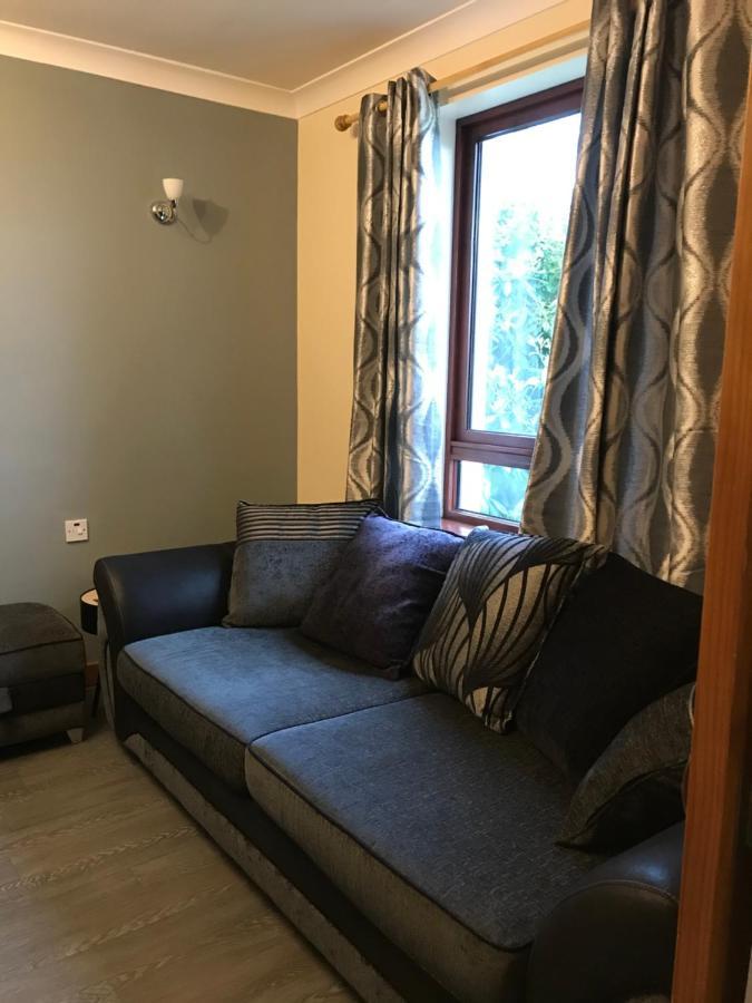 No 5 Newly Refurbished 4 Bedroom House Кононбридж Экстерьер фото